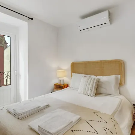 1br Cosy Heart Of Santos W Ac | By Airnest شقة Lisboa